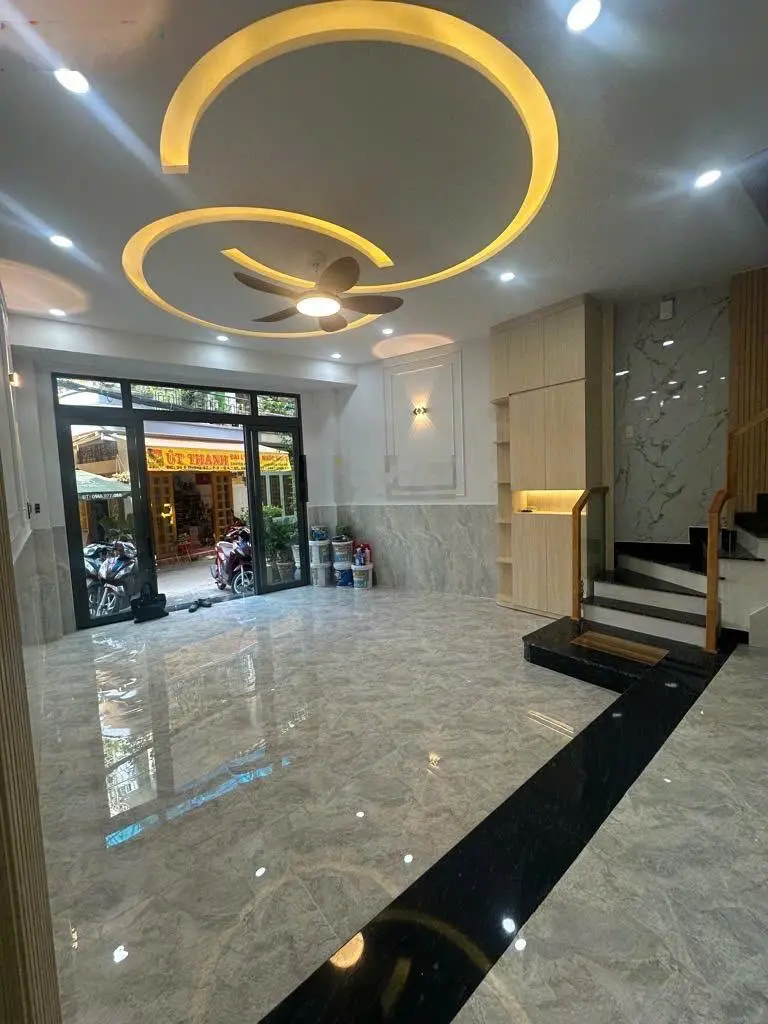 Nhà mới đẹp vào ở ngay, sát Tân Vĩnh Phường 4 Quận 4. 45,7m2, 4 tầng. 4PN, 5WC. Giá: 12,6 tỷ.