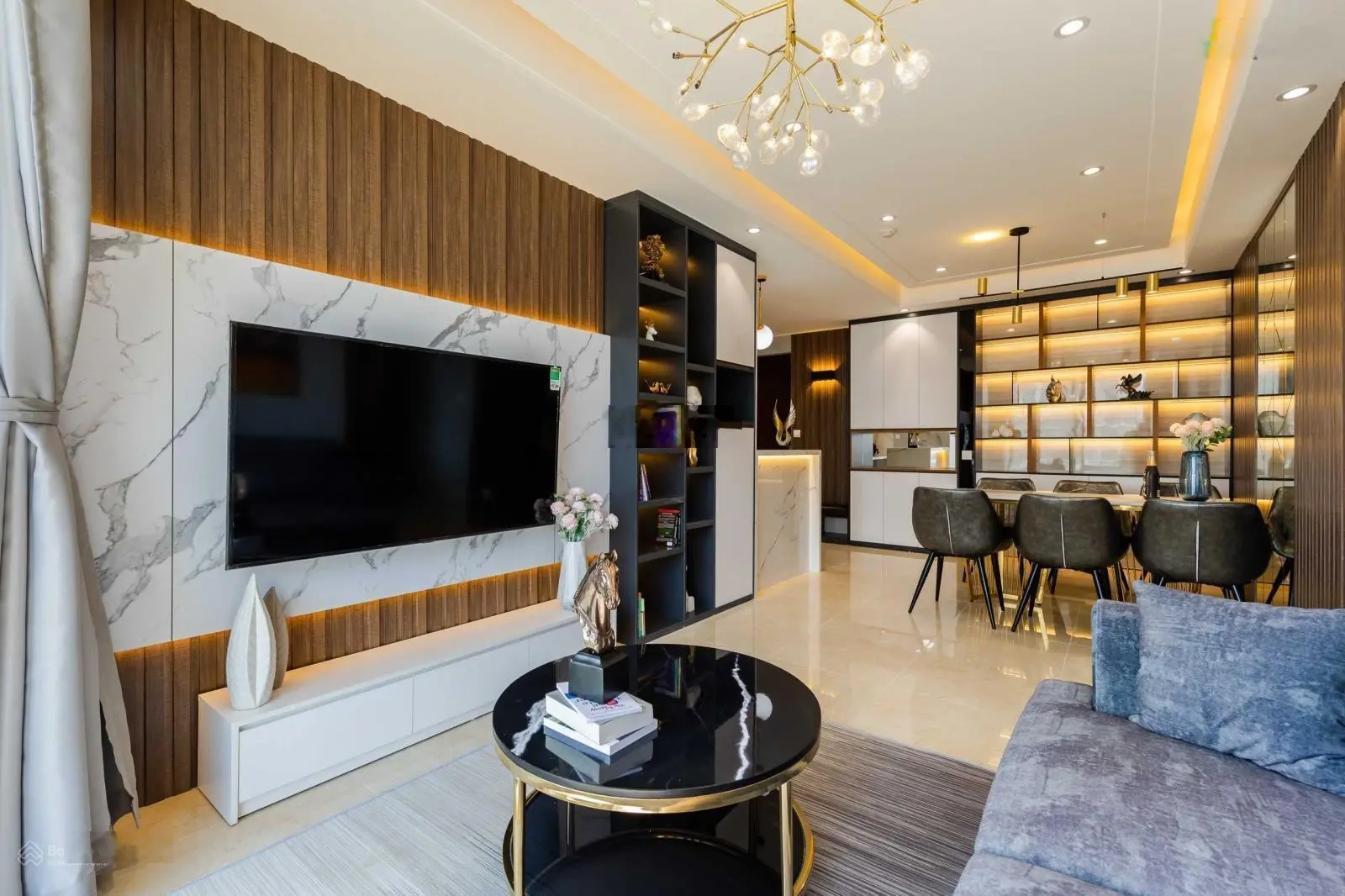 Cần bán CHCC The Harmona, Q. Tân Bình, DT 81m2, 2PN, giá 4.4 tỷ. có sổ hồng. LH: 0902 369 ***