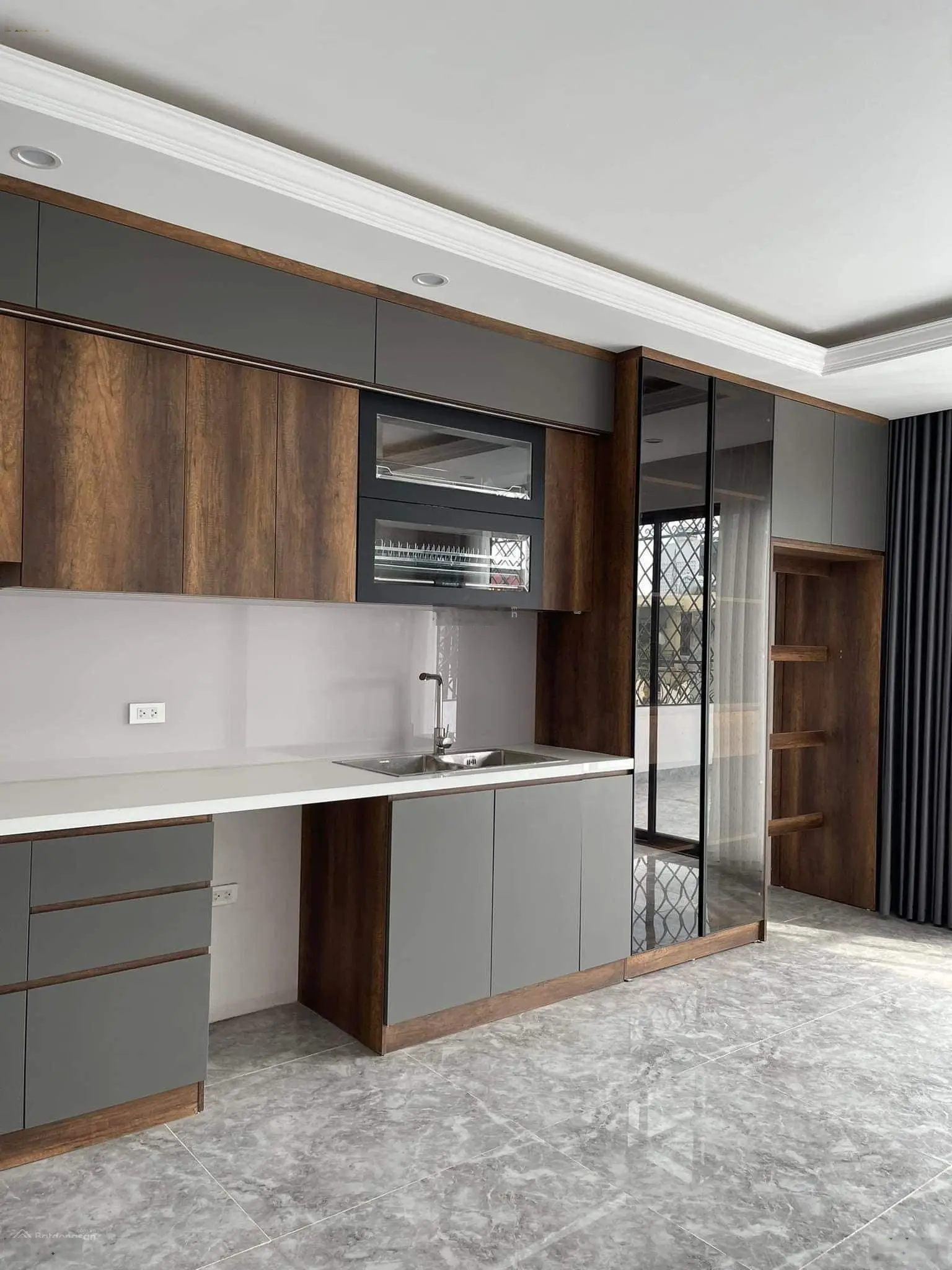 Bán nhà Âu Cơ nở hậu DT:60m2 x 6tầng MT:5m thang máy căn góc 5PN giá 15,2 tỷ cho thuê dòng tiền