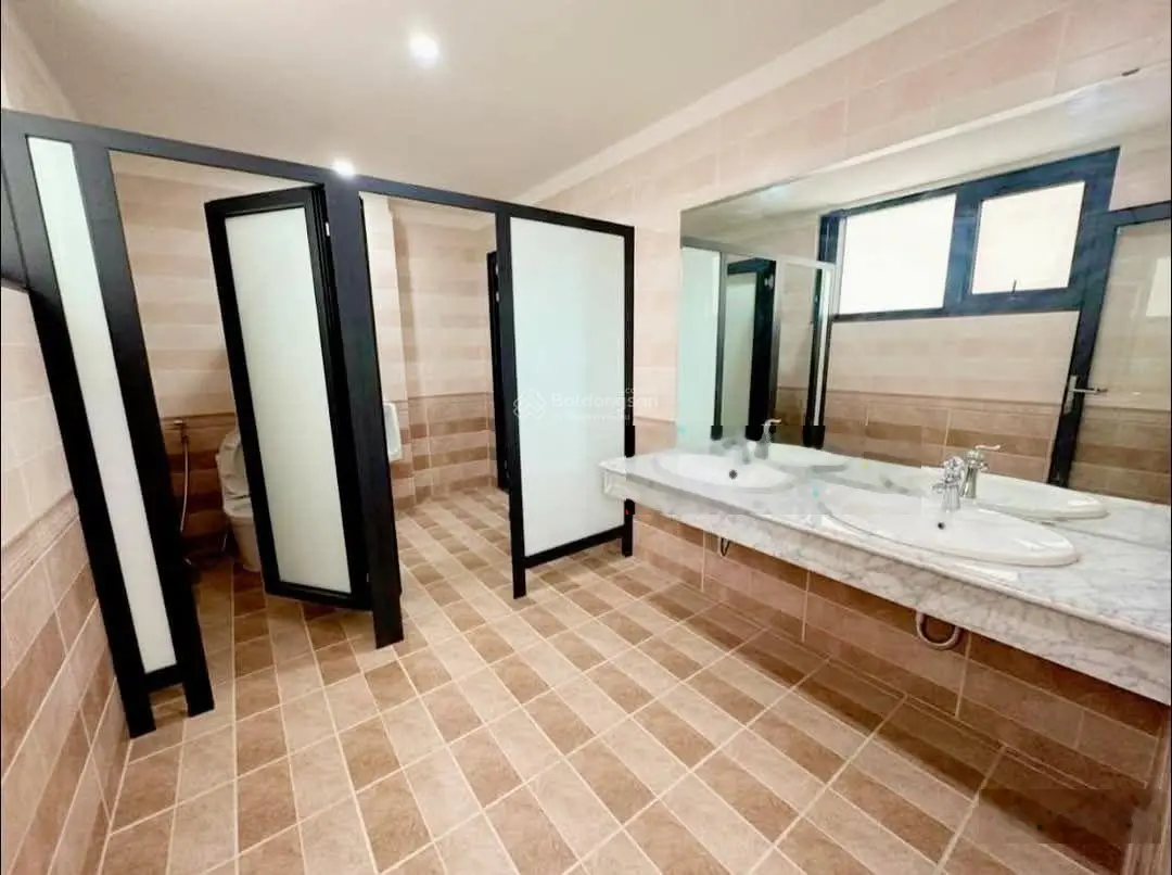 Bán nhà mặt phố Vũ Tông Phan, DT 105m2, 9T thông sàn, thang máy, MT 8m, giá 52 tỷ