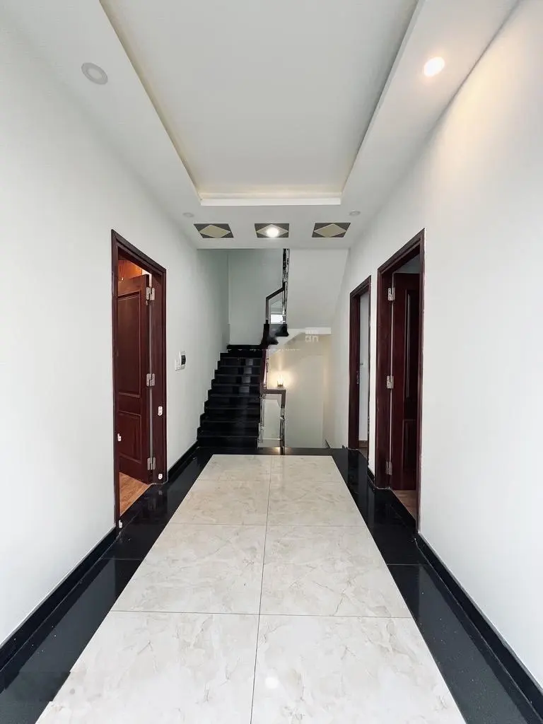Bán BT 6PN 4WC đẹp, 180m2, D11, p Phước Long B, Q9, HCM, 26,3 tỷ