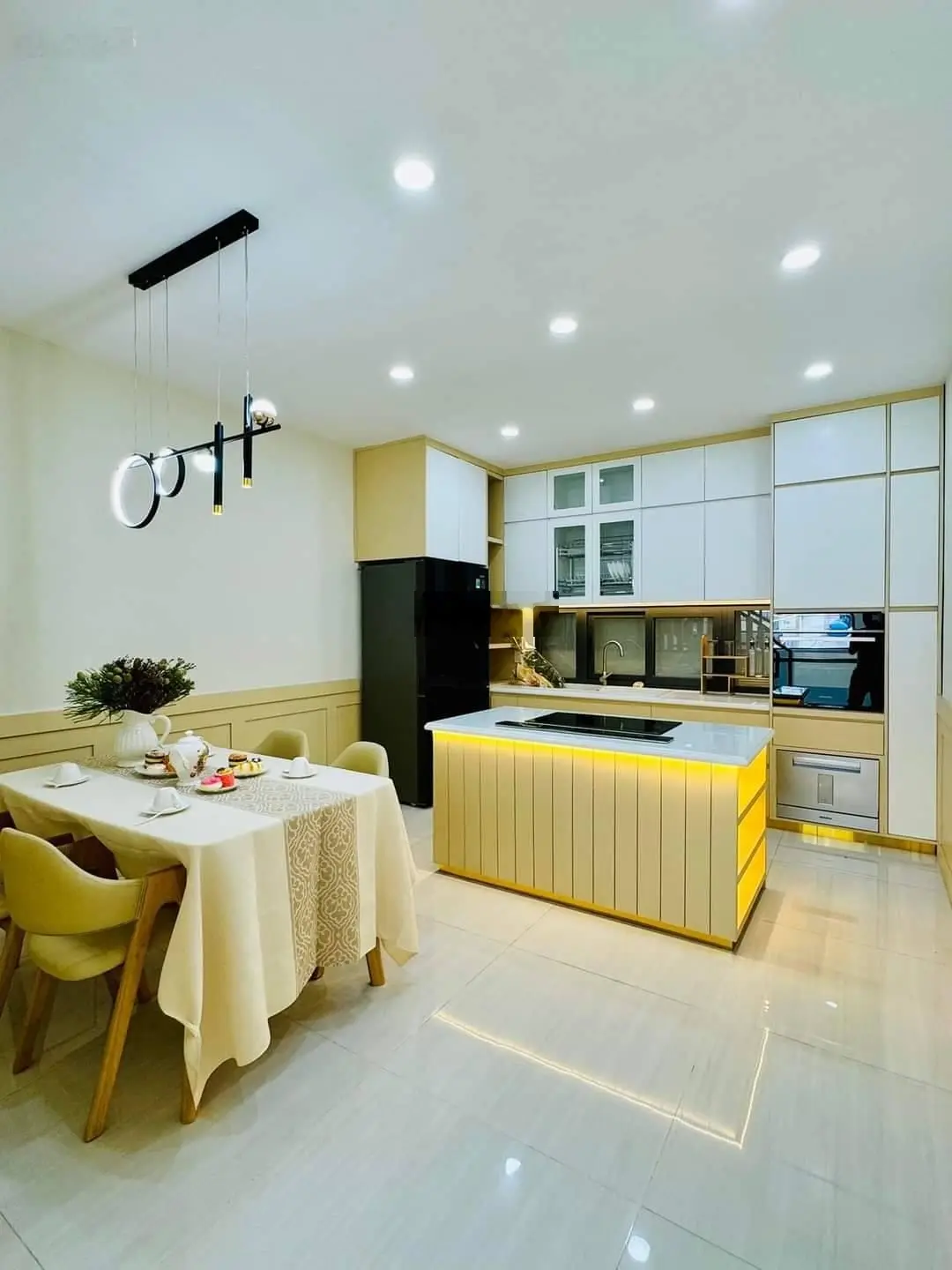 Hot! Siêu phẩm 666 đường 3/2, P14, Quận 10, DT: 63m2, sổ hồng riêng chính chủ