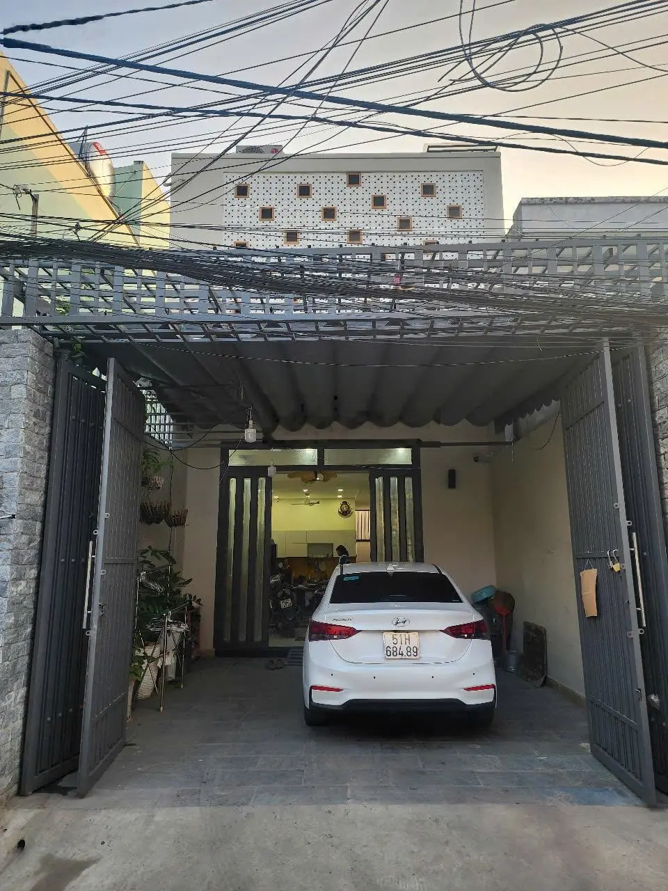 Bán nhà đẹp 4pn 4wc (5,10x20m) - Sân đậu ô tô - gần Gò Dưa - Tặng nội thất cao cấp