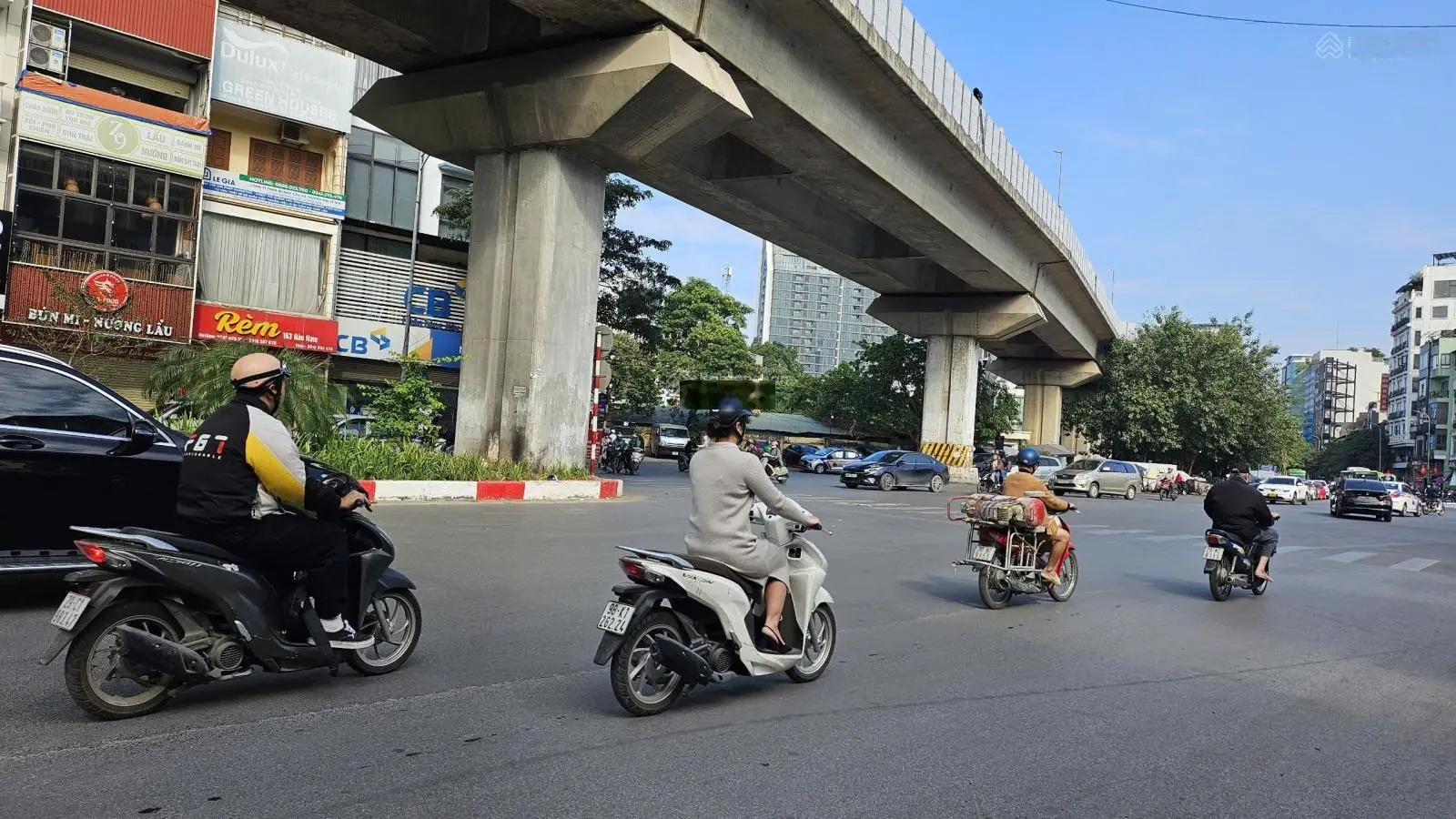 **CỰC HIẾM** Nhà phố Hào Nam -Ô TÔ -THANG MÁY -7 TẦNG-Dân xây kiên cố nội thất xịn-dòng tiền khủng