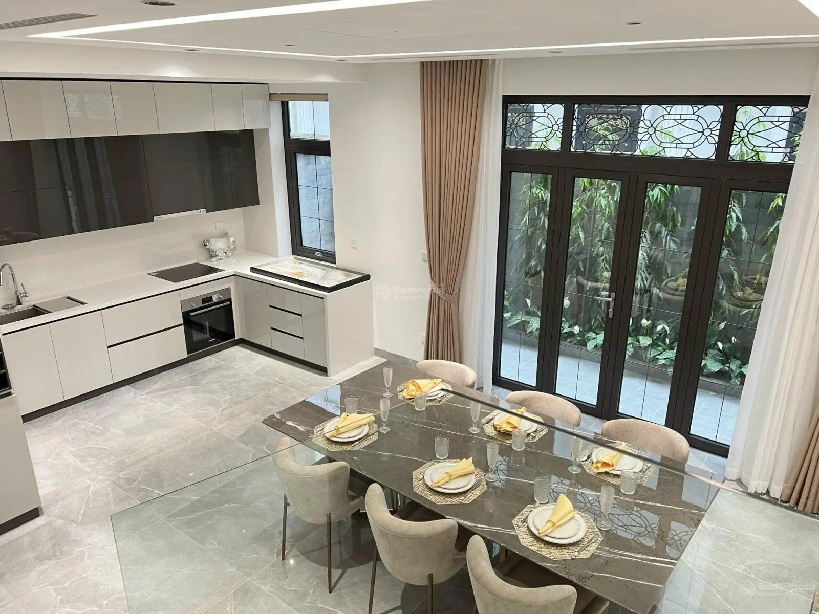 Cần Bán Gấp Biệt thự Kita Ciputra - Tây Hồ, 150m2, 1 hầm + 4 tầng, giá 320 triệu/m2