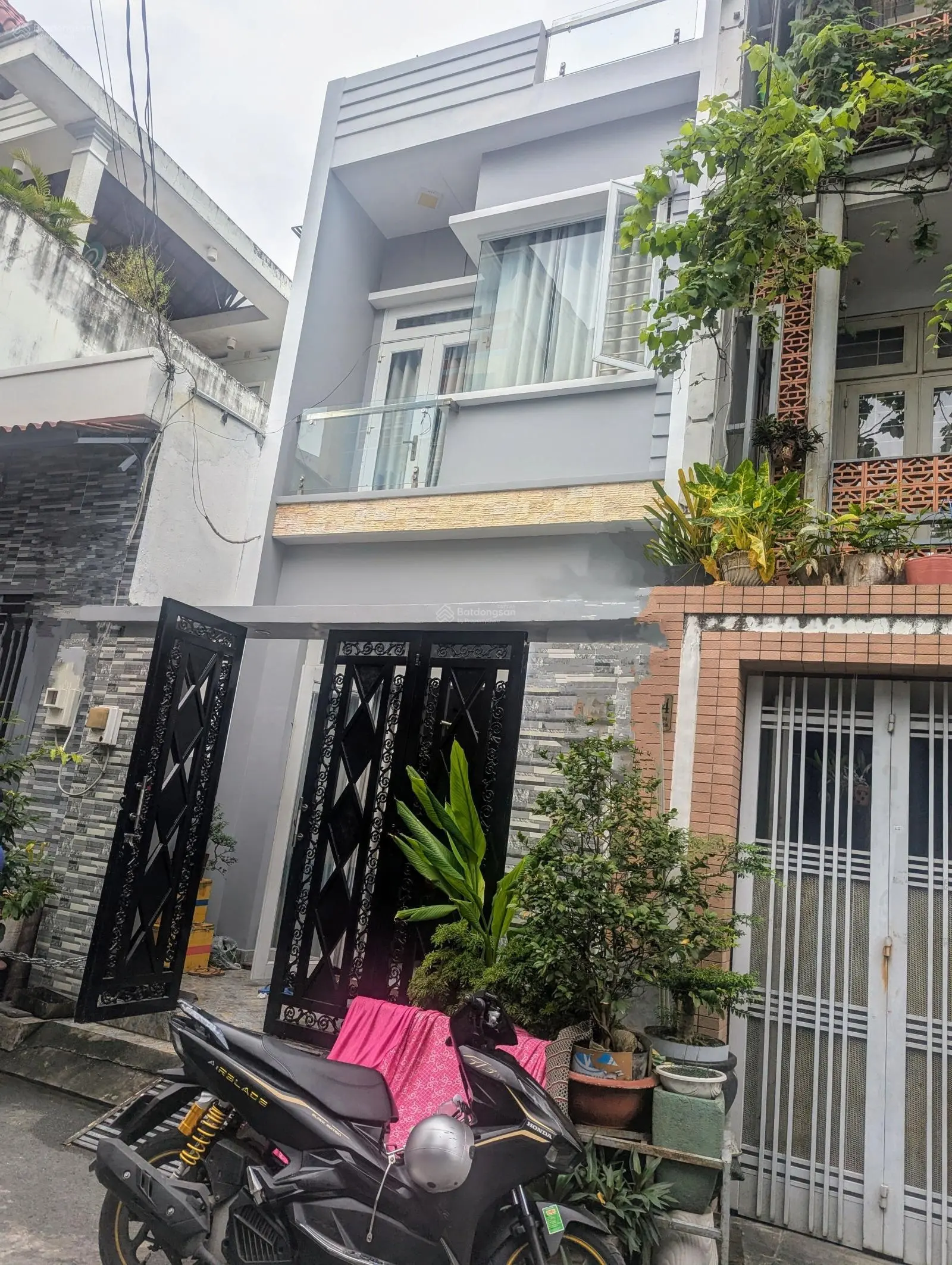 Nguyễn Trọng Tuyển, giáp Phú Nhuận, gần sân bay, khu vip, hẻm xe hơi, 2 tầng, 70m2, giá 8,89 tỷ