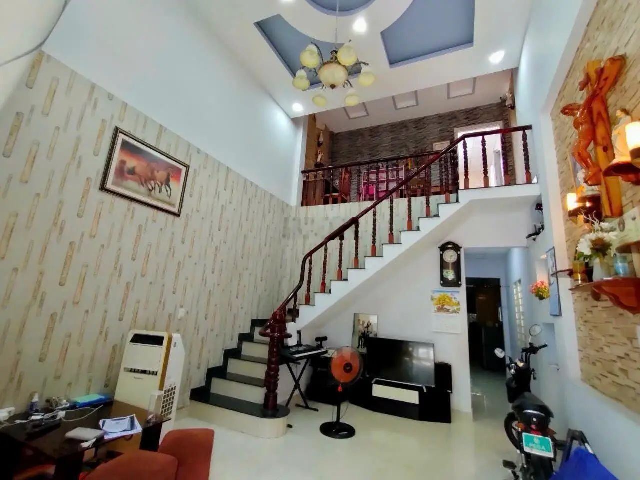 Kẹt tiền bán nhà 75m2 đường đình phong phú, tnpb, ở liền được
