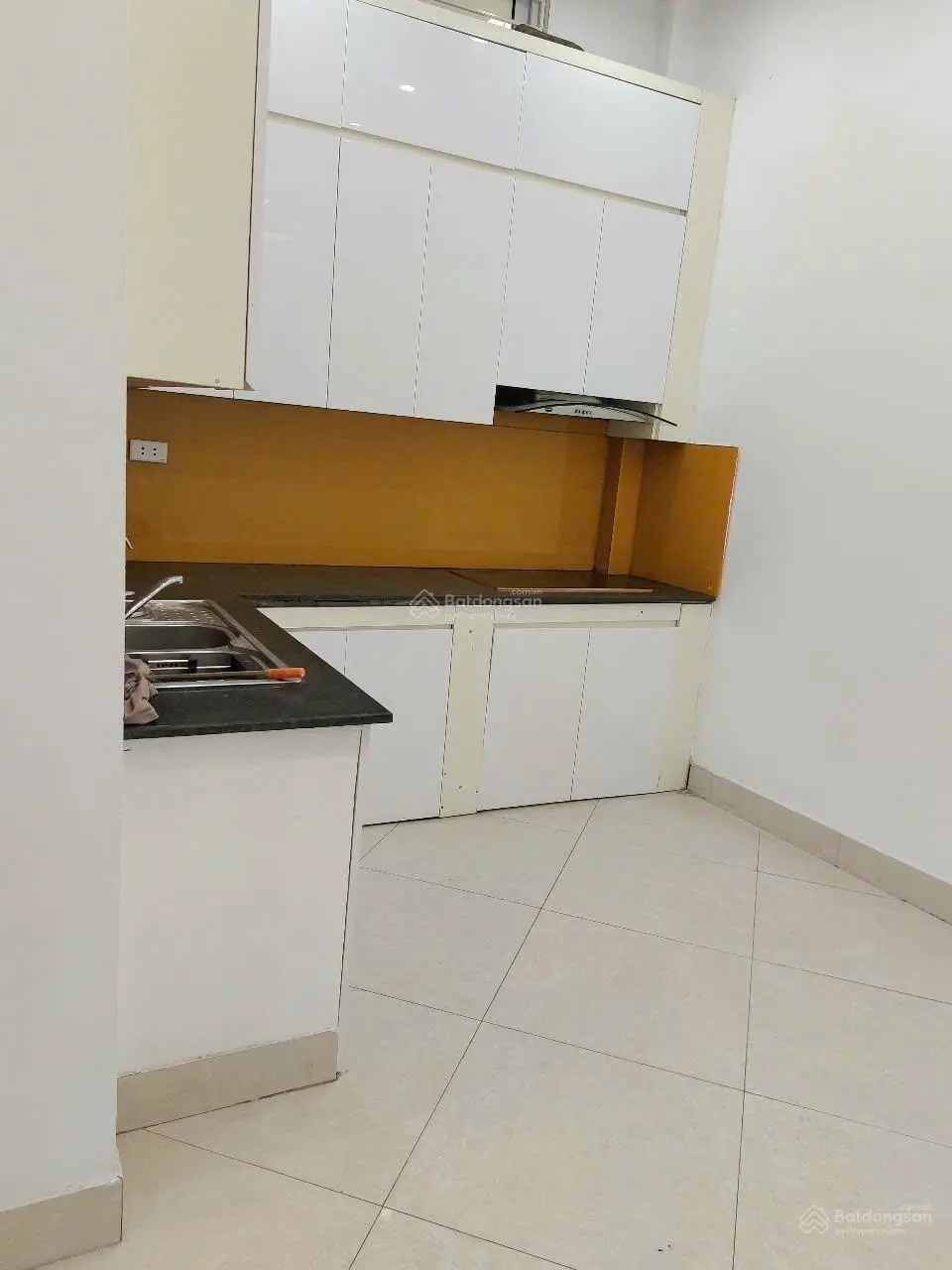 Long Biên nhà dân xây chắc chắc gần 50m2, mặt tiền hơn 4m. Giá chỉ 5.5 tỷ