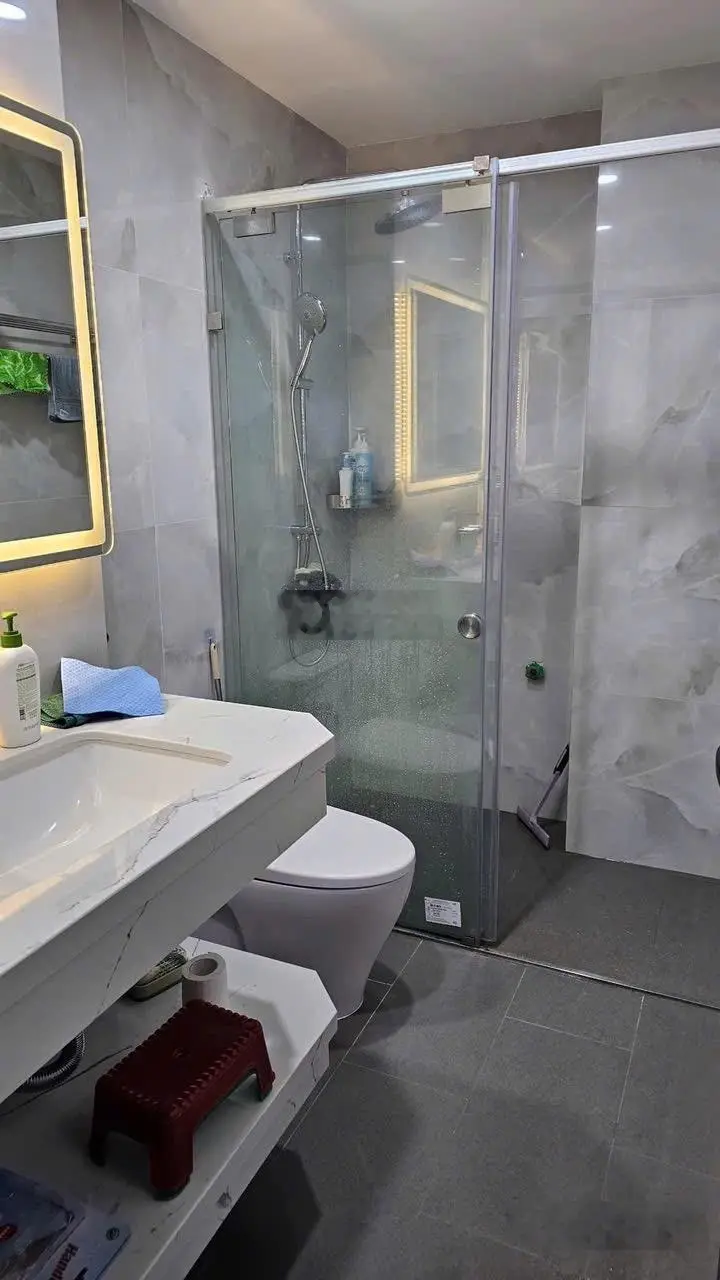 Bán Nhà Minh Khai, hai Bà Trưng . DT 52m2 6T Mặt tiền 4m. giá: 18.7 tỷ. LH :0383 426 ***
