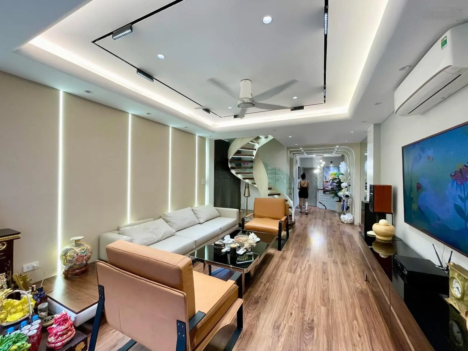 Siêu phẩm lô góc 23,5 tỷ 7 tầng thang máy nhập khẩu gara ô tô kinh doanh đỉnh cao nội thất tiền tỷ