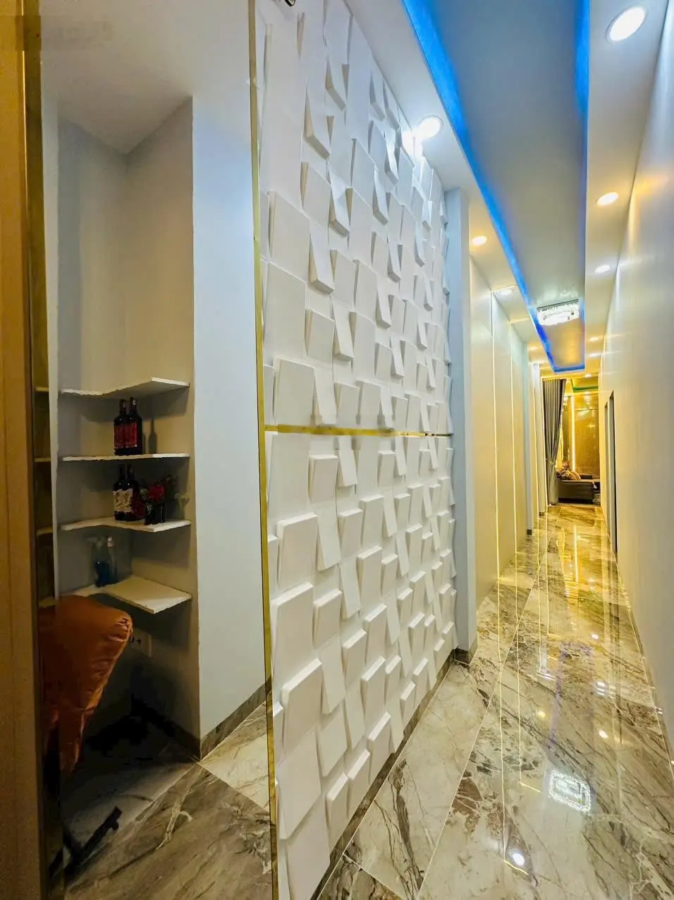 Bán gấp nhà riêng phong cách tại hẻm Hà Huy Giáp, 9,6 tỷ, 233m2, 4PN, 4WC, Sân