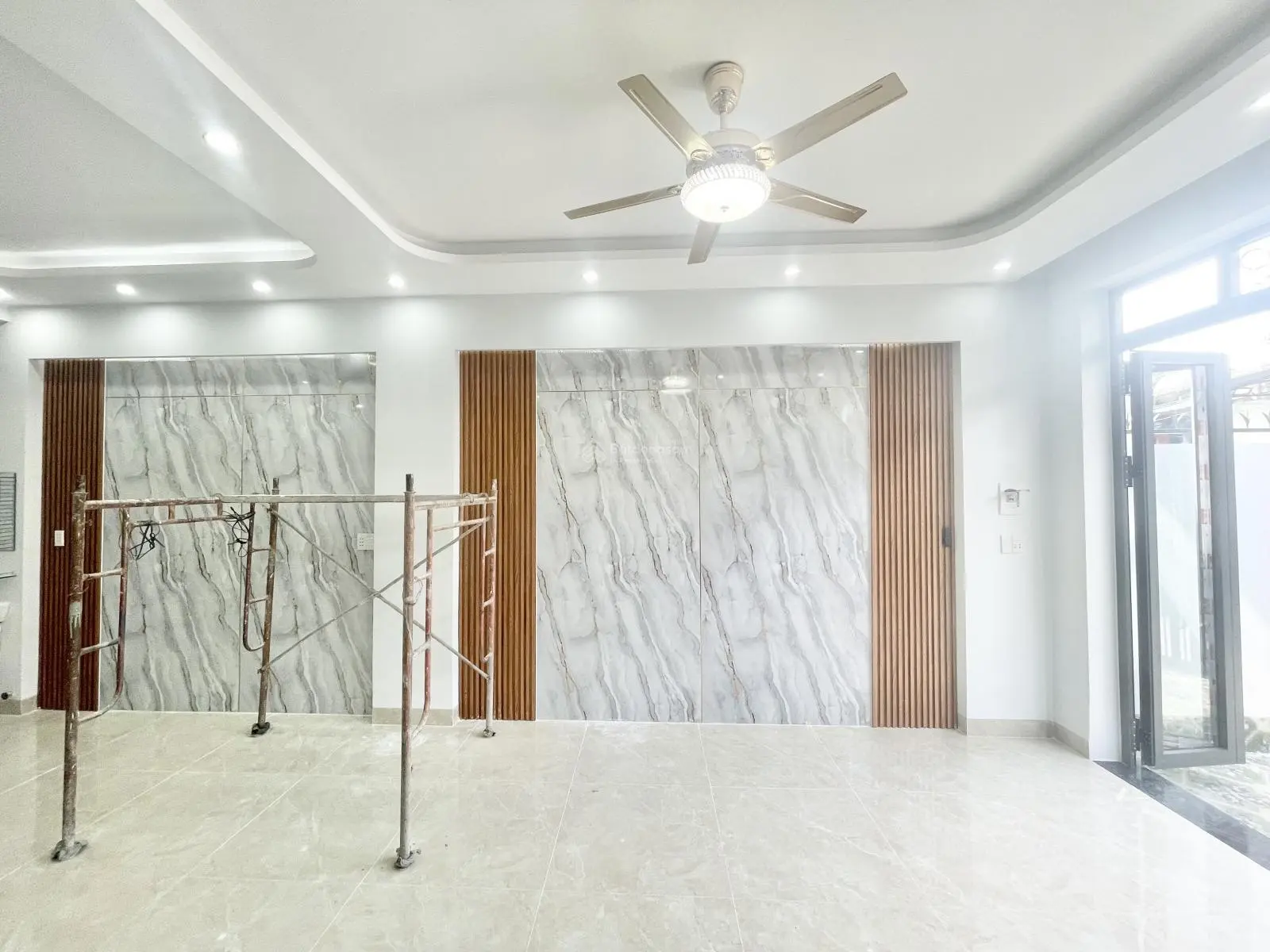 Cần bán nhà 2 lầu mới hoàn thiện gần ngã tư mồi DT67M giá 3,4 tỷ