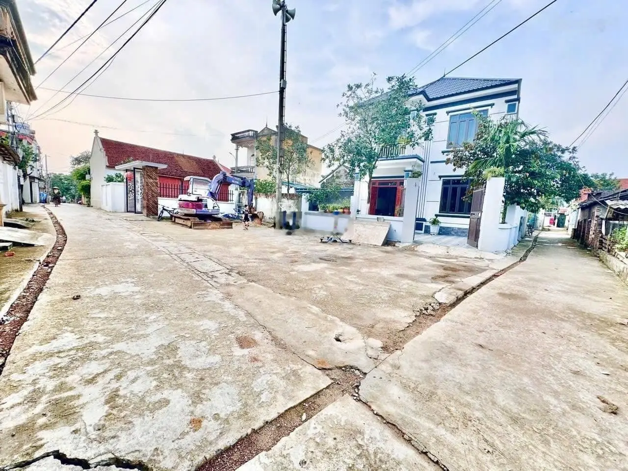 Bán lô đất 69,3m2 full thổ cư . Đất bằng phẳng, vuông vắn, ranh giới rõ ràng .Giá chỉ nhỉnh 1tỷ xíu