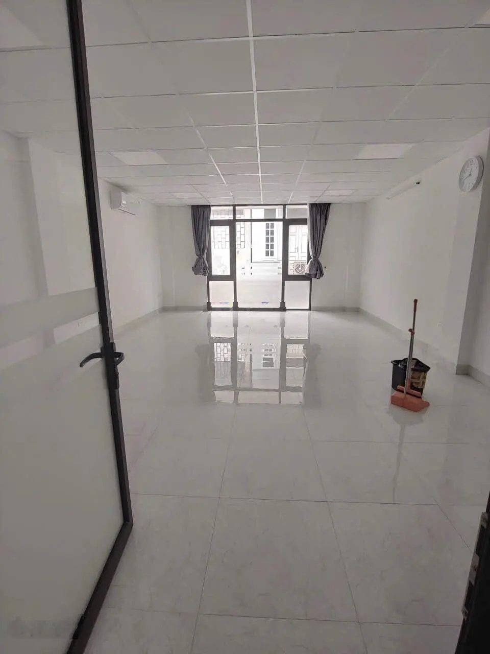 Bán nhà Yên Lạc, Hai Bà Trưng. DT 90m2 8tầng mặt tiền 5.2m. Giá: 25.5 tỷ. LH: 0383 426 ***