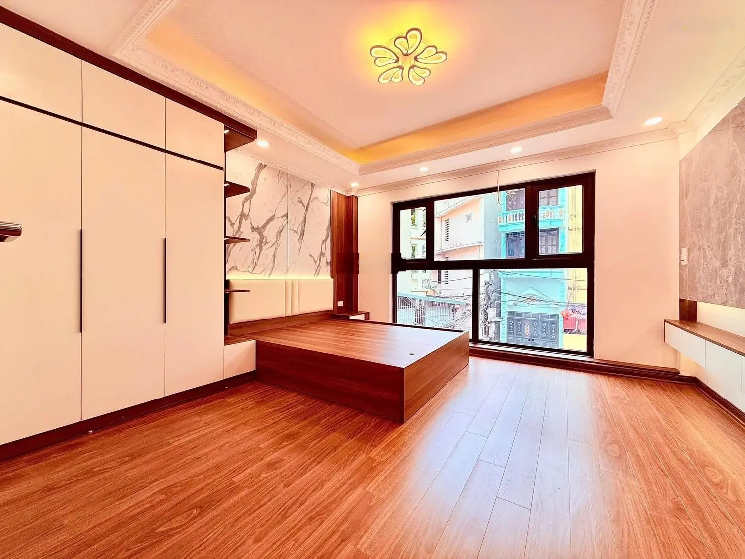 Chủ cần bán gấp nhà mới đẹp long lanh Chùa Láng, Đống Đa, 32m2, 5T, xách vali đến ở ngay