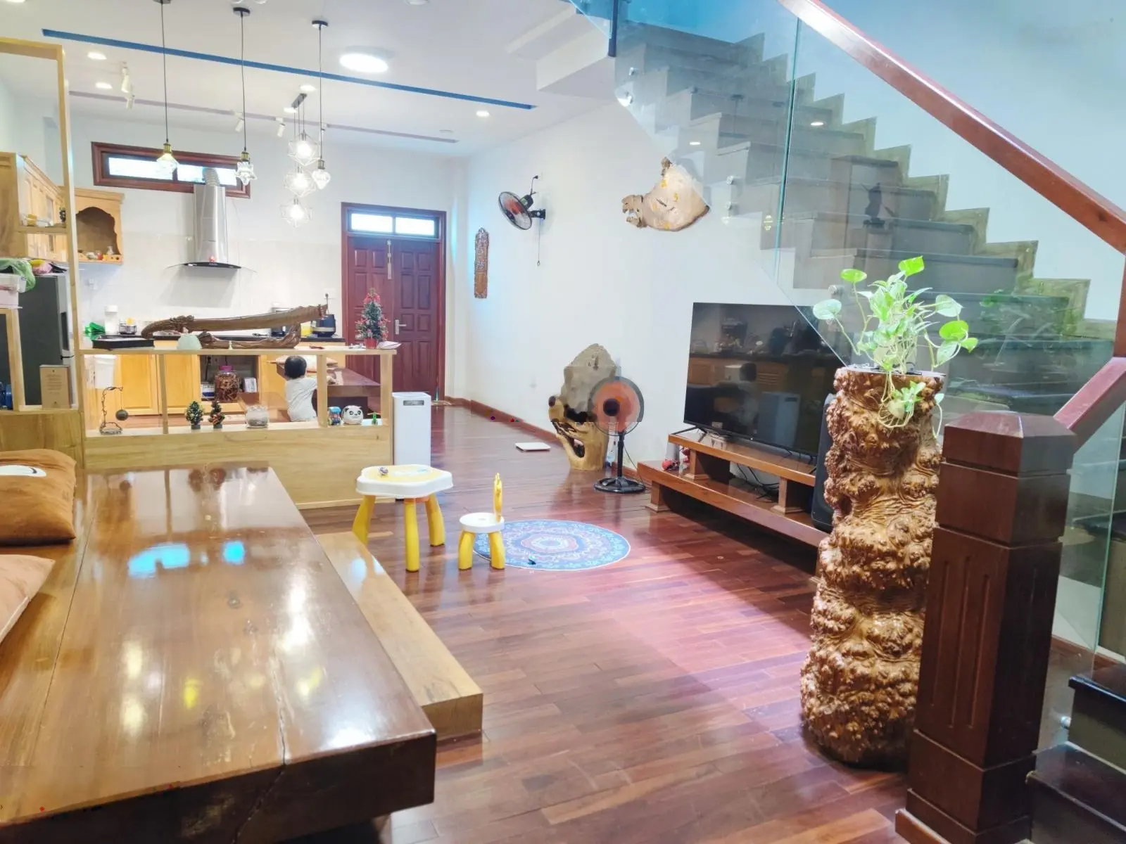 Bán nhà 3 tầng KĐT Lê Hồng Phong 2, 90m2 có sân để ô tô, full nội thất gỗ hiện đại!