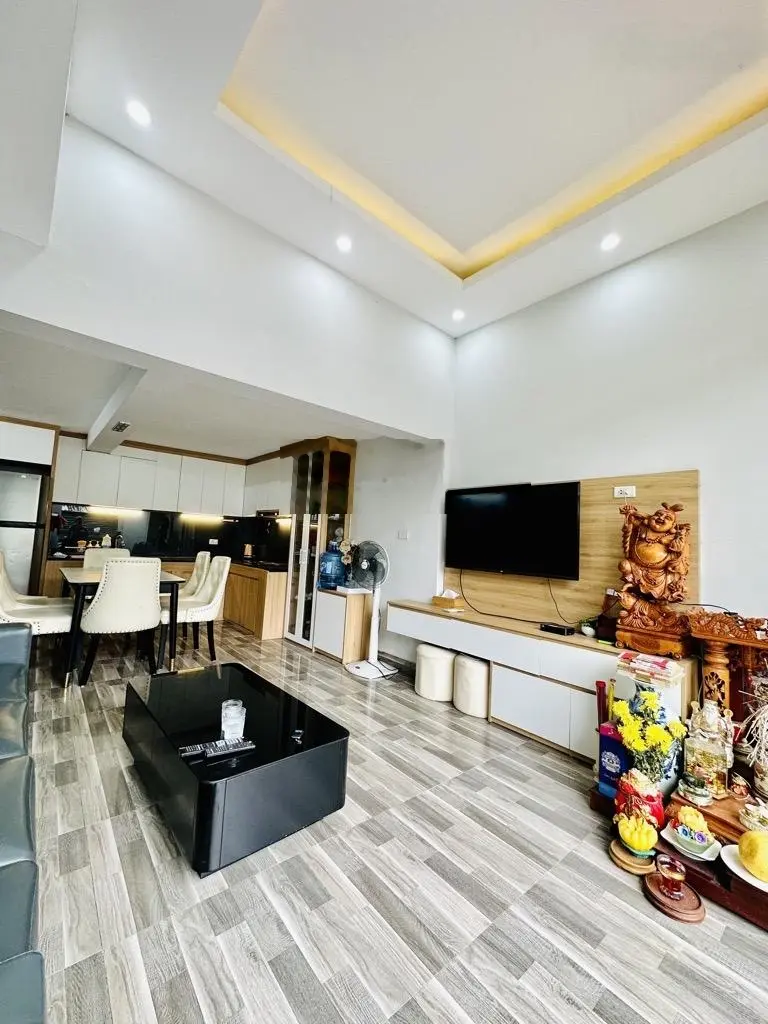 Siêu phẩm nhà dân xây 3 tầng, ngõ ô tô, kinh doanh, thửa đất vuông, mặt tiền rộng, chủ hợp tác bán