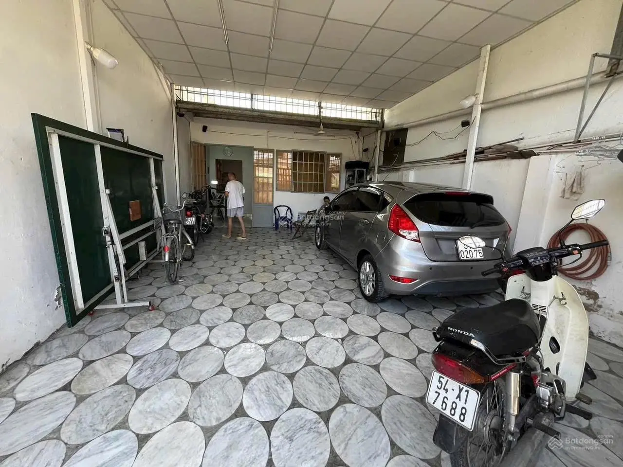 HÓT HÓT. Giá3,5tỷ). Dt:72,2m2 BÁN GẤP TRONG TUẦN. Nhà cấp bốn hẻm đường 339 pLB .Q 9