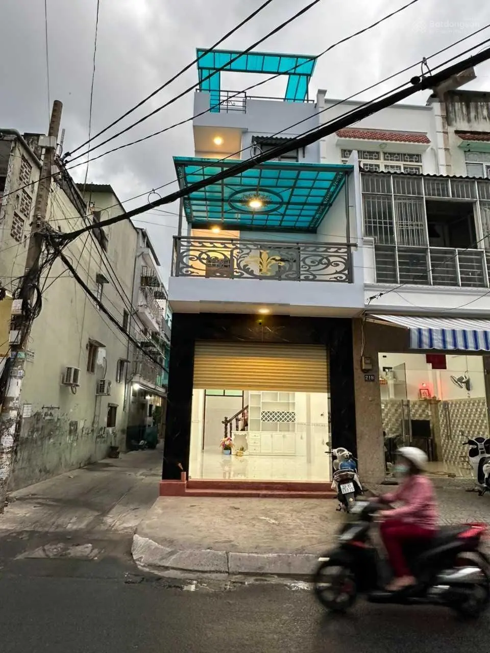 Bán nhà MTKD đường Minh Phụng, P6, Q6. 4.2x12. KC: 4 Tầng có lề 4m. Tây Bắc. Giá bán: 10.5 tỷ TL