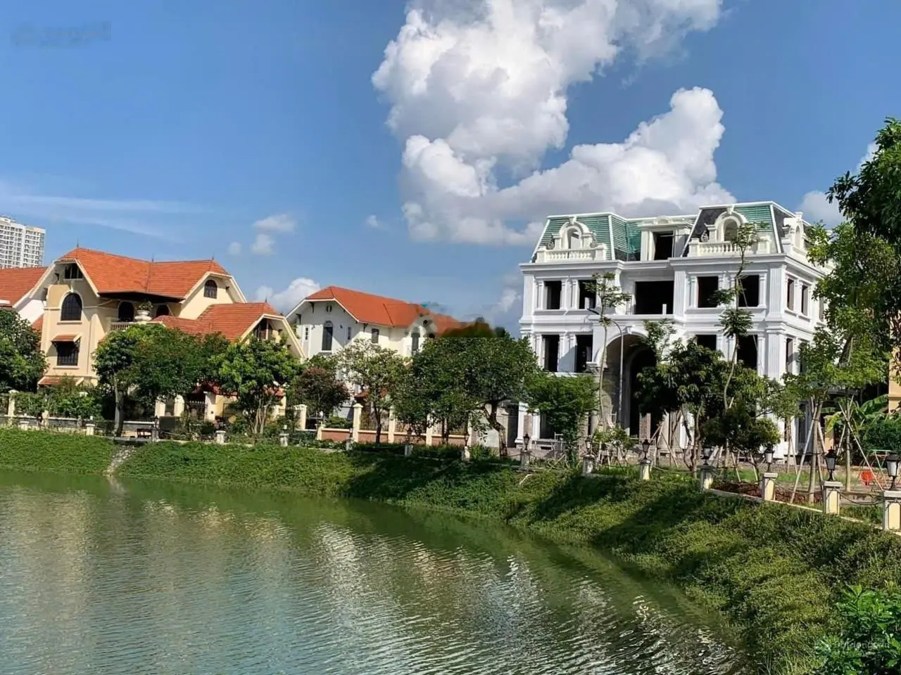 BIỆT THỰ BẢO SƠN NGHĨ DƯỠNG VỚI HỒ ĐIỀU HOÀ, GIÁ CHỈ 140 TR/M2 CẢ NHÀ, SỔ ĐỎ NÉT CĂNG.