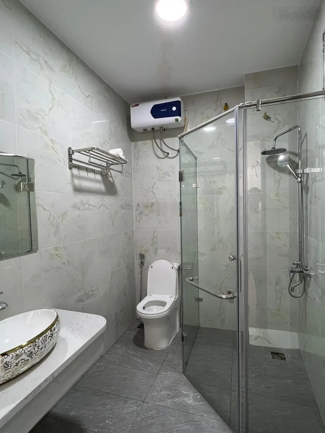 Giá rẻ! Nhà dân xây Phố Khúc Thừa Dụ, Dịch Vọng, cách phố 50m, ô tô đỗ gần, 40m2x5T