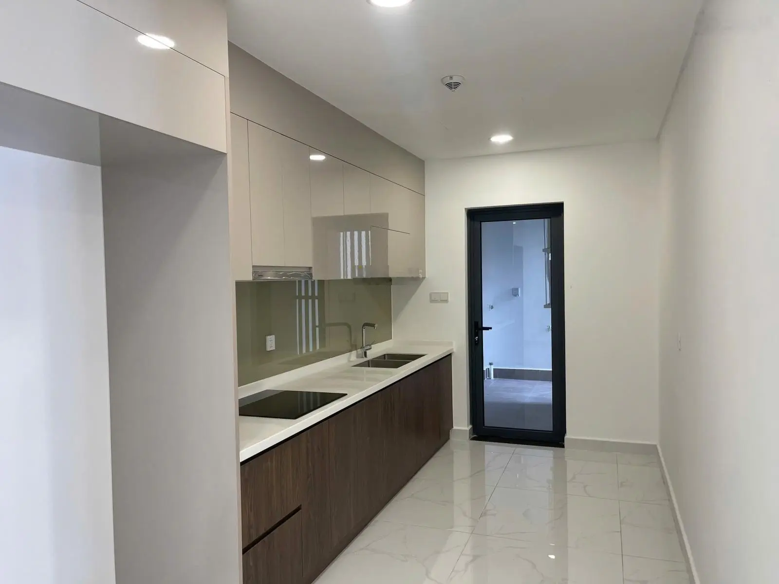 Bán căn 2PN 96m2 Diamond Brilliant, view hồ bơi clubhouse, giá 5.6 tỷ bao hết, NTCB, tầng đẹp