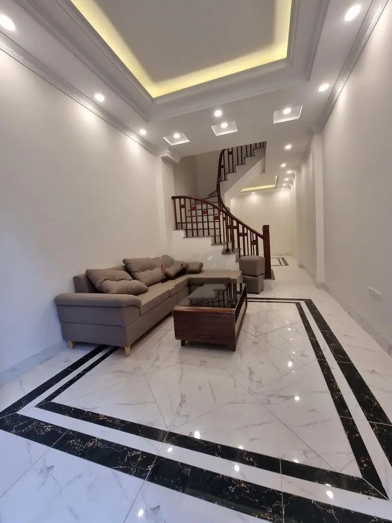 Bán nhà Thạch Bàn 30m2 x 5 tầng ngõ trước nhà 2,2m,giá rẻ nhất