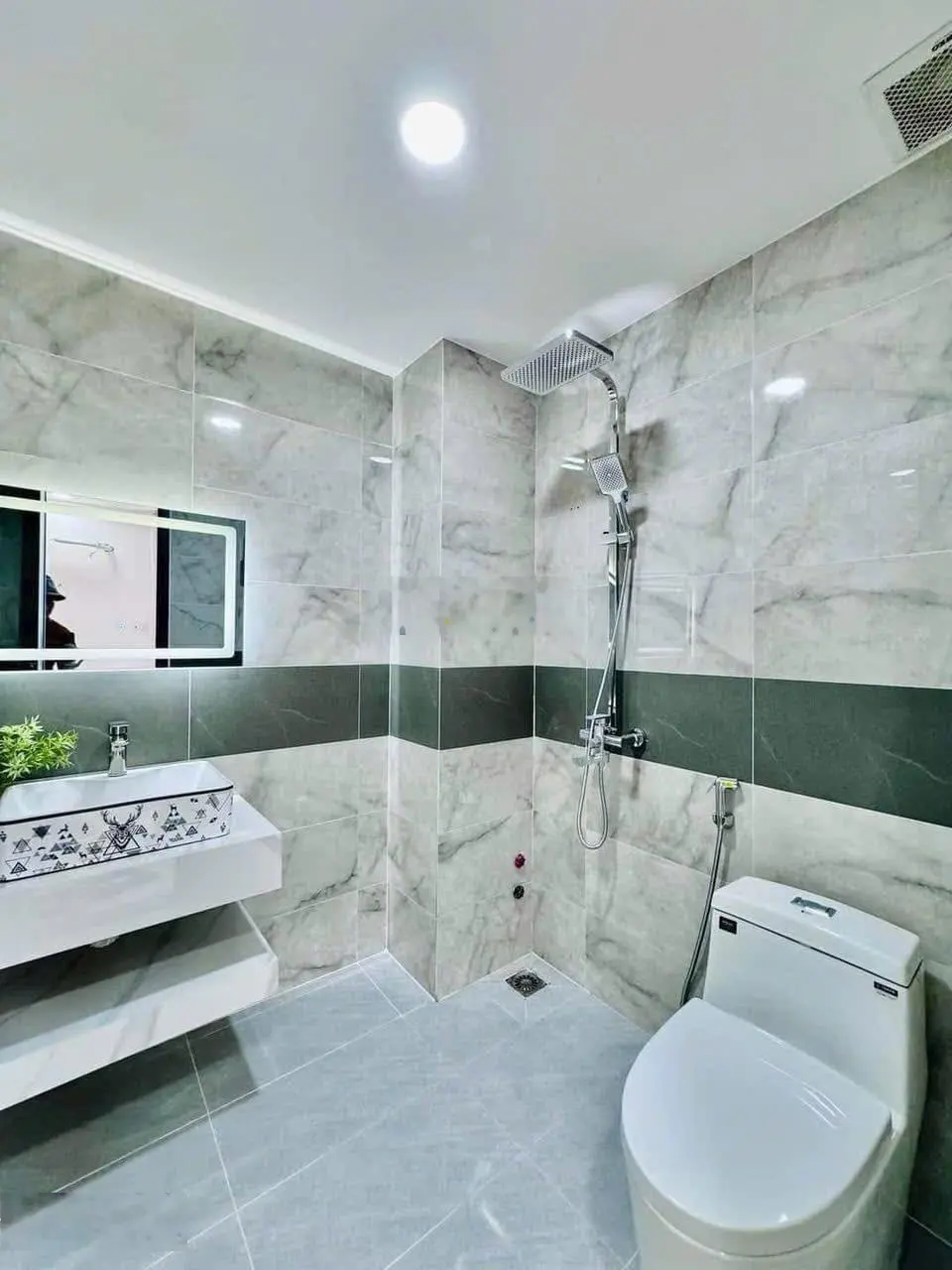 Giảm sâu 300tr nhà Lê Quang Định - 57m2 - Shr - đang thuê 25tr/ tháng