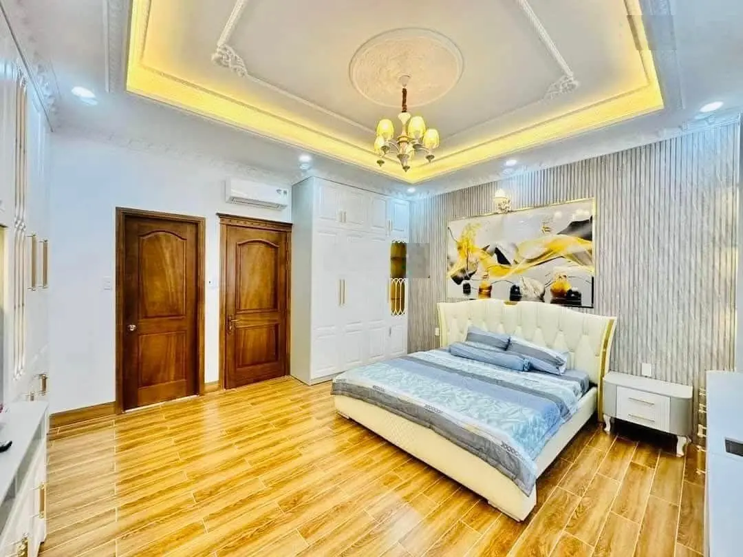 Si.ê.u ph.ẩm đào tông nguyên. thang máy. 4tầng. 106m2. gara ôtô. 5pn, 6wc. chỉ 10t9