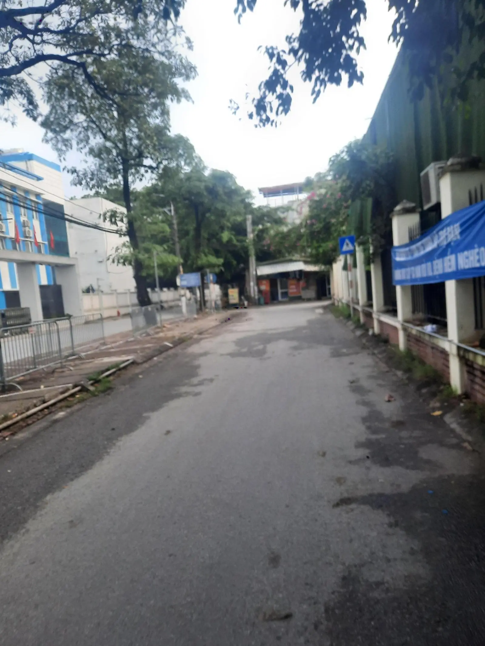 Bán căn hộ dịch vụ, phố Cầu Diễn-Nhổn, 70m2, 7 tầng thang, 17 phòng, dòng tiền 100tr/th, ô tô tránh