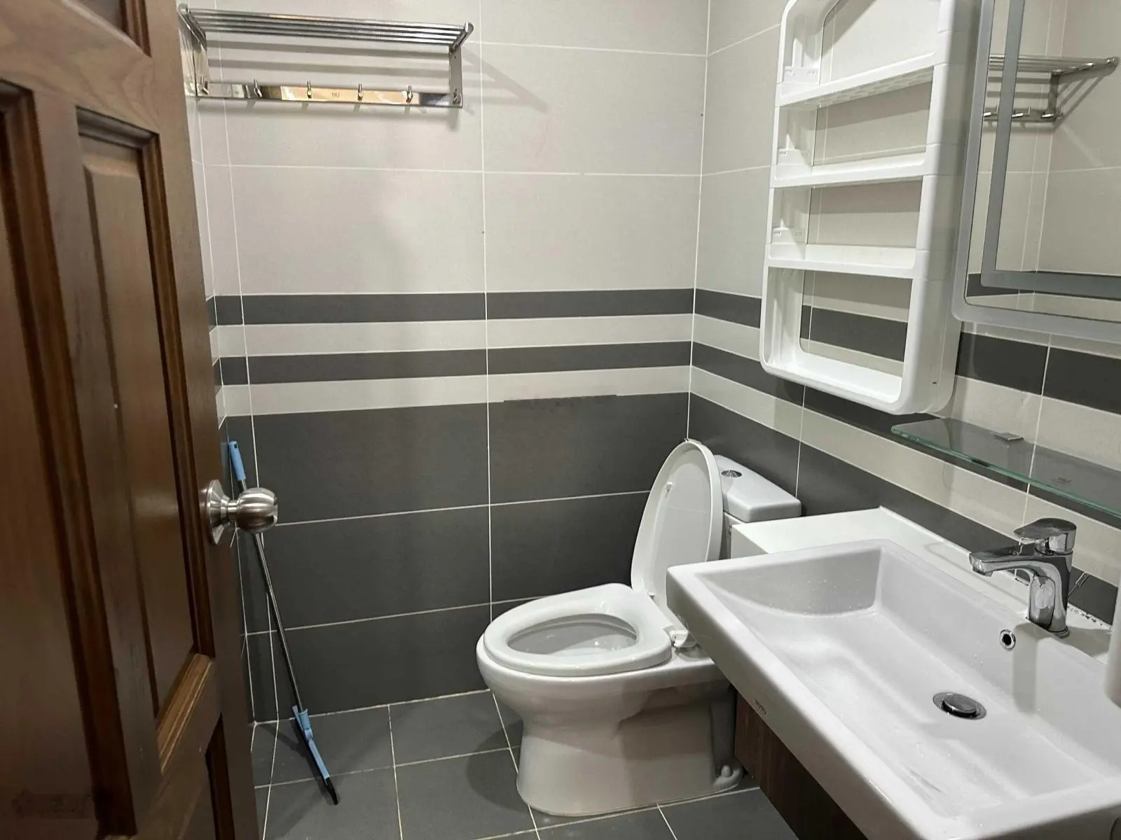 Bán căn hộ Garden Gate, 2PN, 2WC, 74m2, full nội thất, giá: 5 tỷ (bao sổ), liên hệ: 0908 435 ***