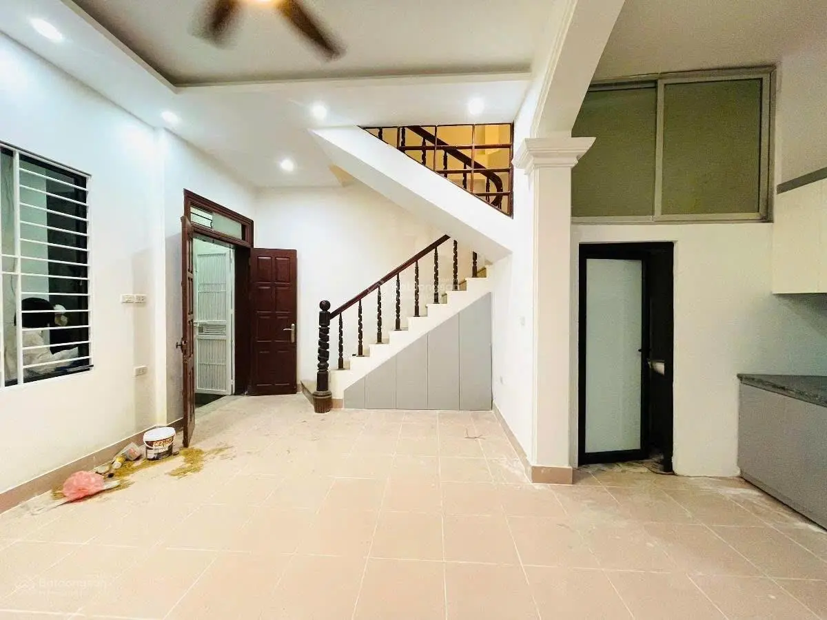 Bán nhà ngõ 61 Giang Văn Minh, thông Đội Cấn 36m2x5T, MT4.5m, nhà mới full NT, gần phố, bãi ôtô