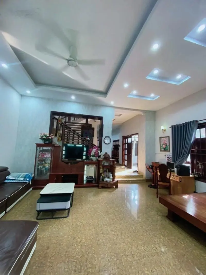 Chính chủ bán biệt thự Châu Âu 2 mặt tiền trung tâm tp. Dĩ An