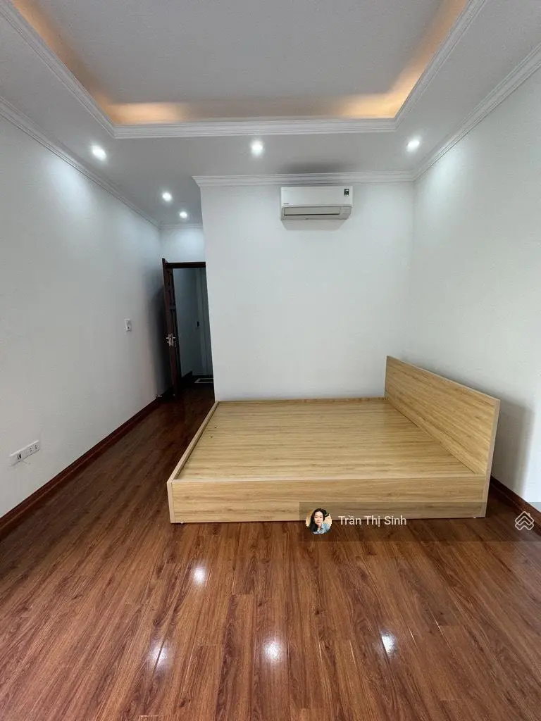 Nhà đẹp 3 bước ra phố Việt Hưng 40m2, trường, chợ, siêu thị bệnh viện cách mấy bước chỉ nhỉnh 5 tỷ