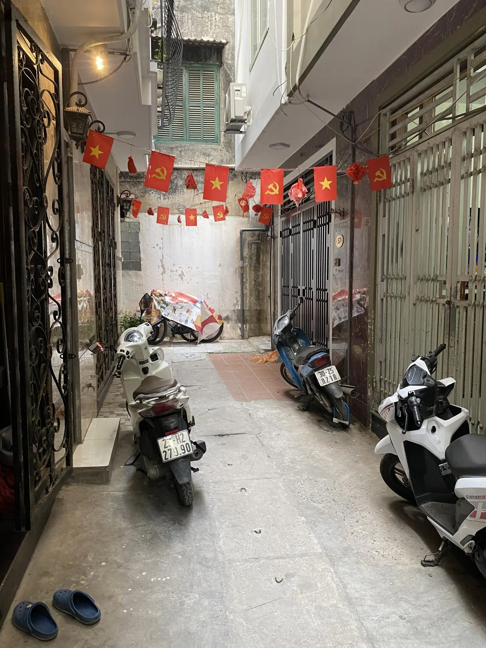 Bán nhà phố Bạch Mai, giá sốc chỉ 6,7 tỷ, 40m2, 4PN, ngõ rộng 3.5m. LH: 0779 548 ***