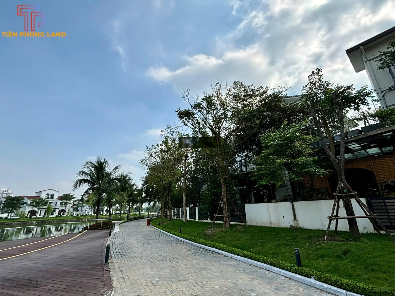 Bán nhà biệt thự đẹp mặt hồ tại vinhomes thăng long