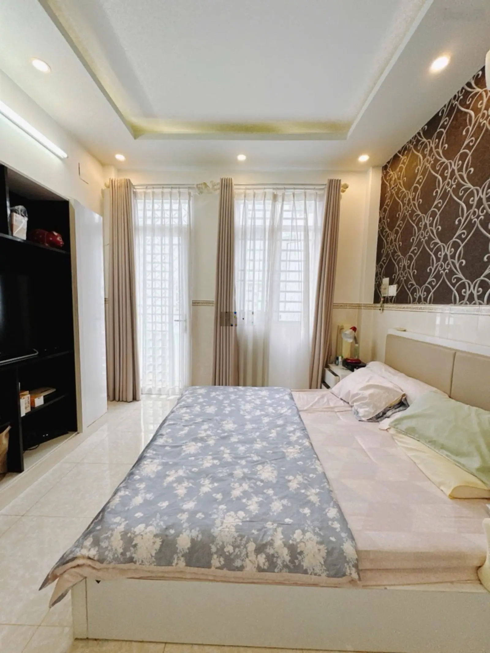 Bán nhà ngay MT đường Vĩnh Hội, Q4, DT 52m2 SHR ngay hồ bơi Bến Vân Đồn căn này đẹp nhất khu vực