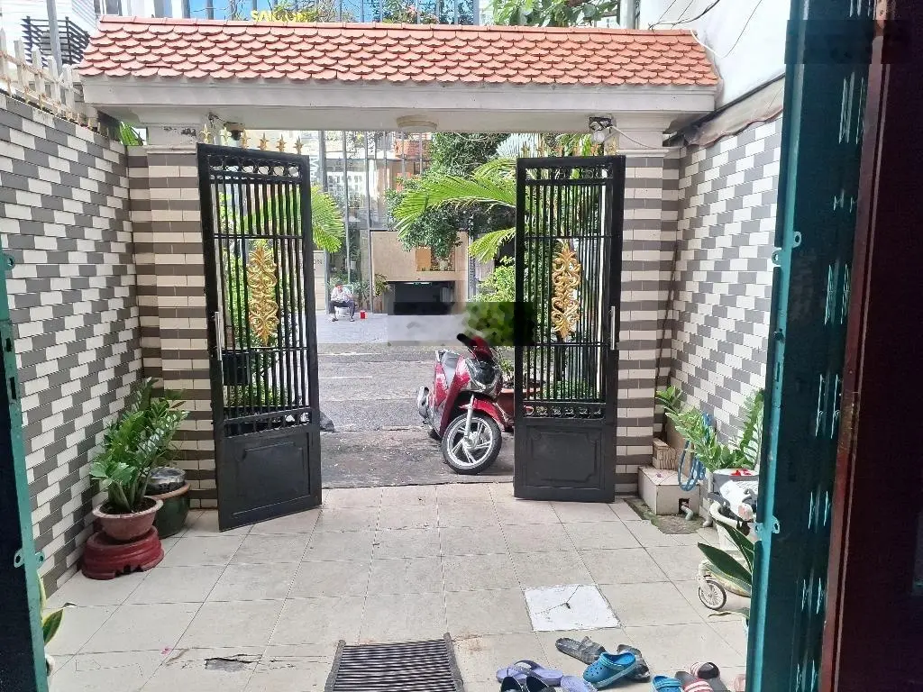 Nhà đẹp ở ngay, mặt tiền khu phân lô VIP Phạm Hùng 82m2, 5PN, đối diện công viên, SHR, HCĐ.