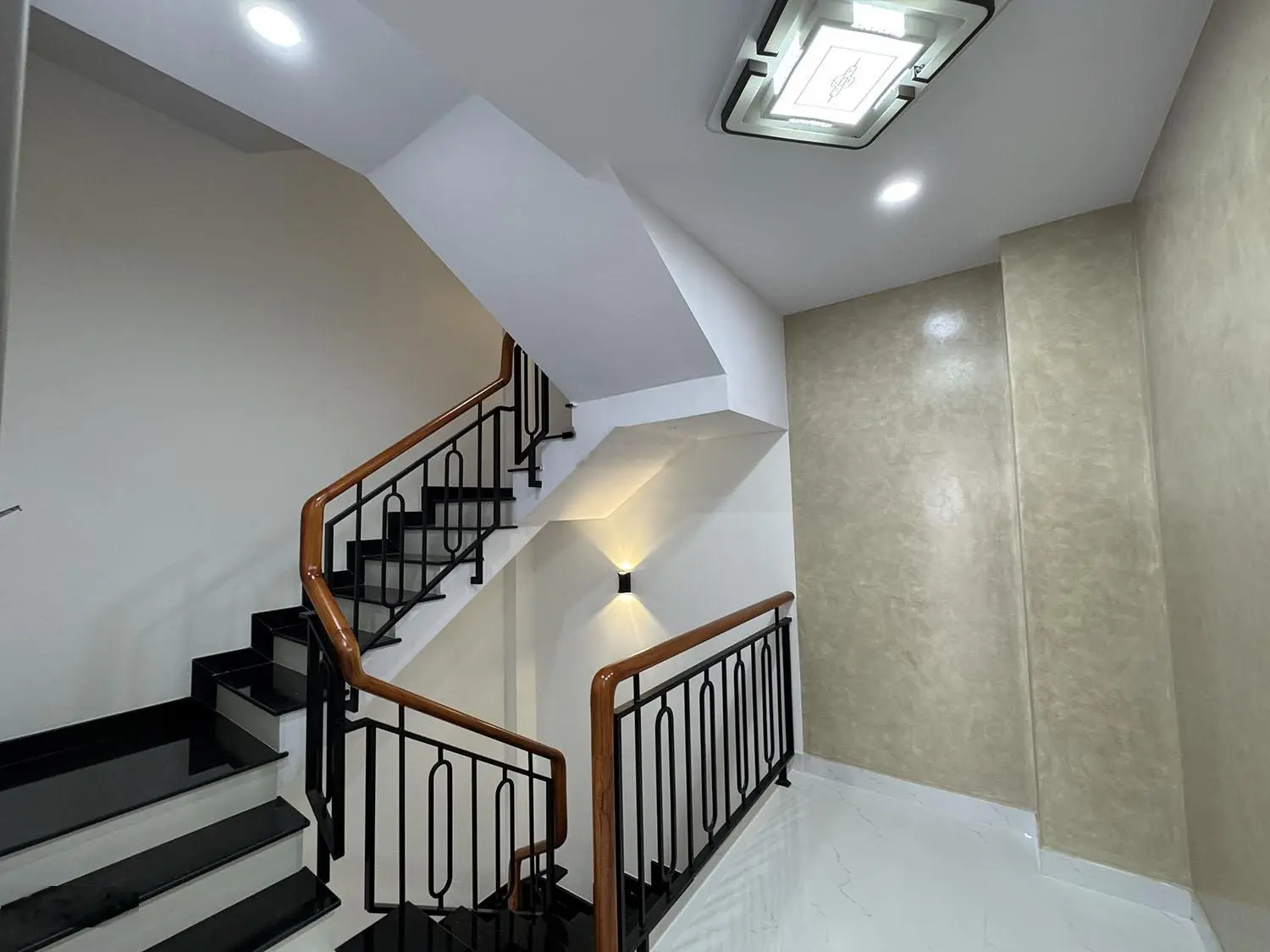 Nhà phố 3 lầu thiết kế Singapore đẹp lung linh full nội thất cao cấp hẻm xe hơi Khu VIP Quang Trung