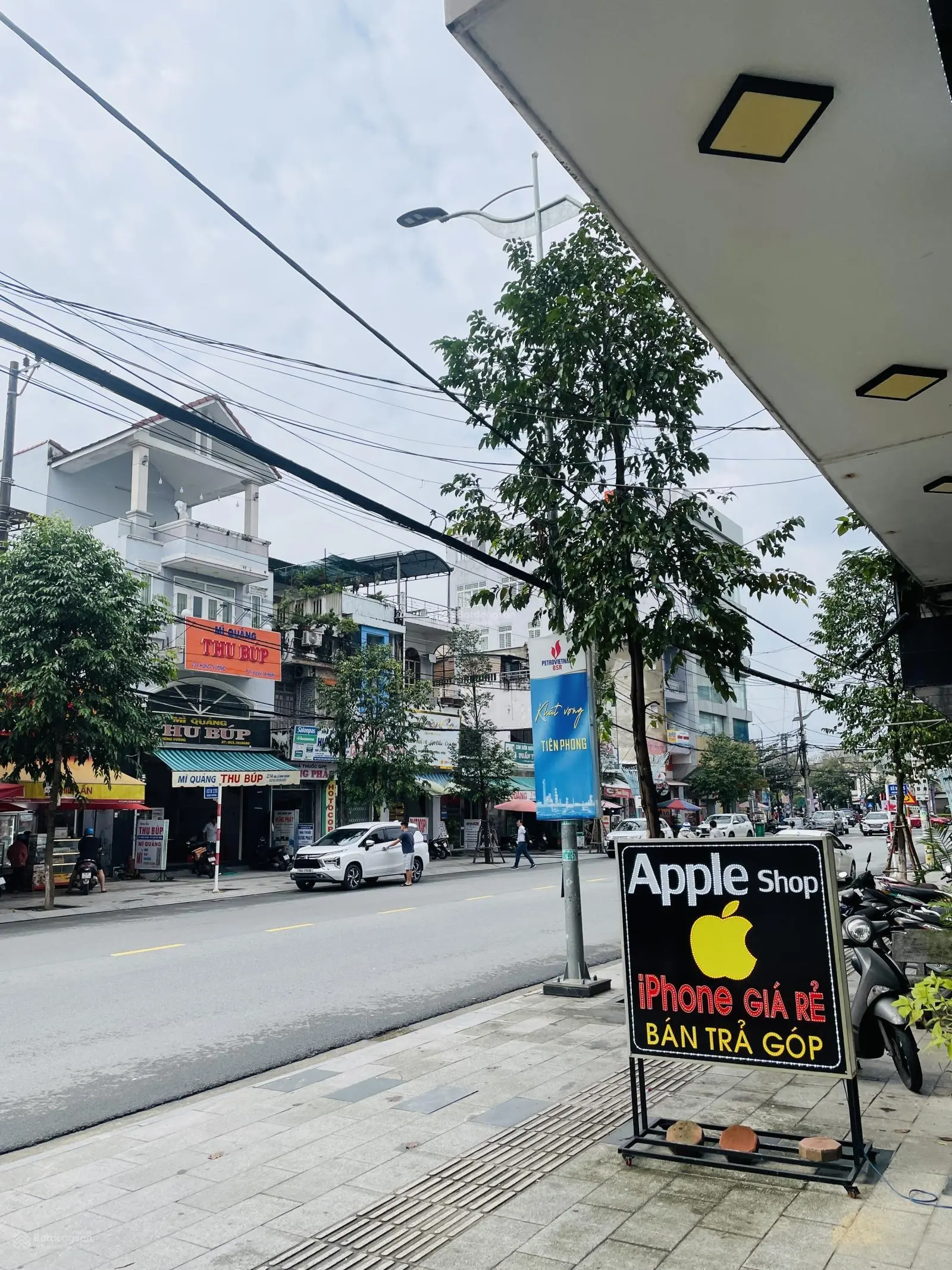 Bán nhà mặt tiền đường hình vương ngay trung tâm TP 4 tầng giá khá hợp lý lô góc 2 diện
