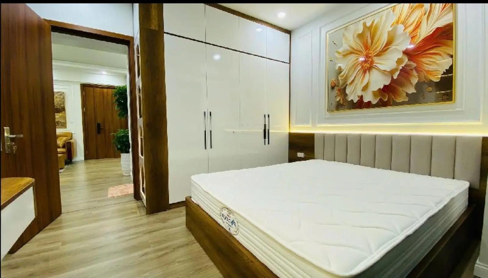 Bán chung cư B1 Hàm Nghi 107M2, 3PN , lô góc 2 thoáng, nội thất mới đẹp, ở ngay, giá 5,95 tỷ