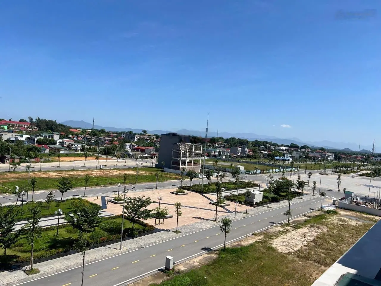 Pháp lý chuẩn . Mặt tiền rộng . Kinh doanh buôn bán suần uất