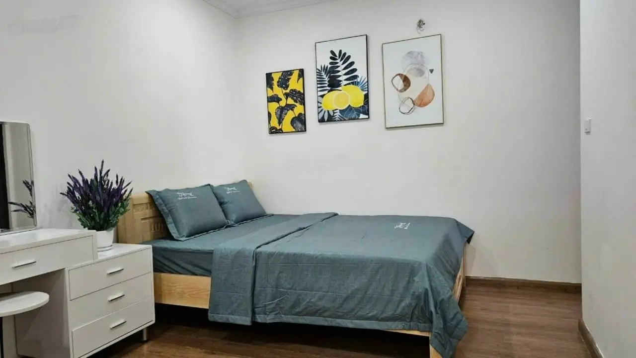 Bán nhanh gấp ai nhanh thì còn căn hộ 2 ngủ BC Đông Nam hiếm tại tòa Goldenland Nguyễn Trãi, sổ đỏ