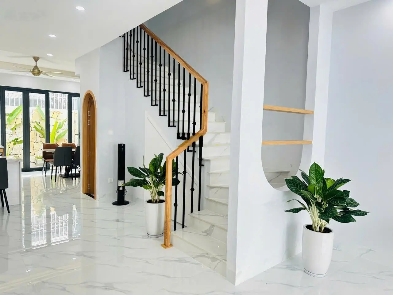 Nhà đẹp tại KDT Mỹ Gia Capella Nha Trang gần hồ bơi và có dòng tiền cho thuê sẵn