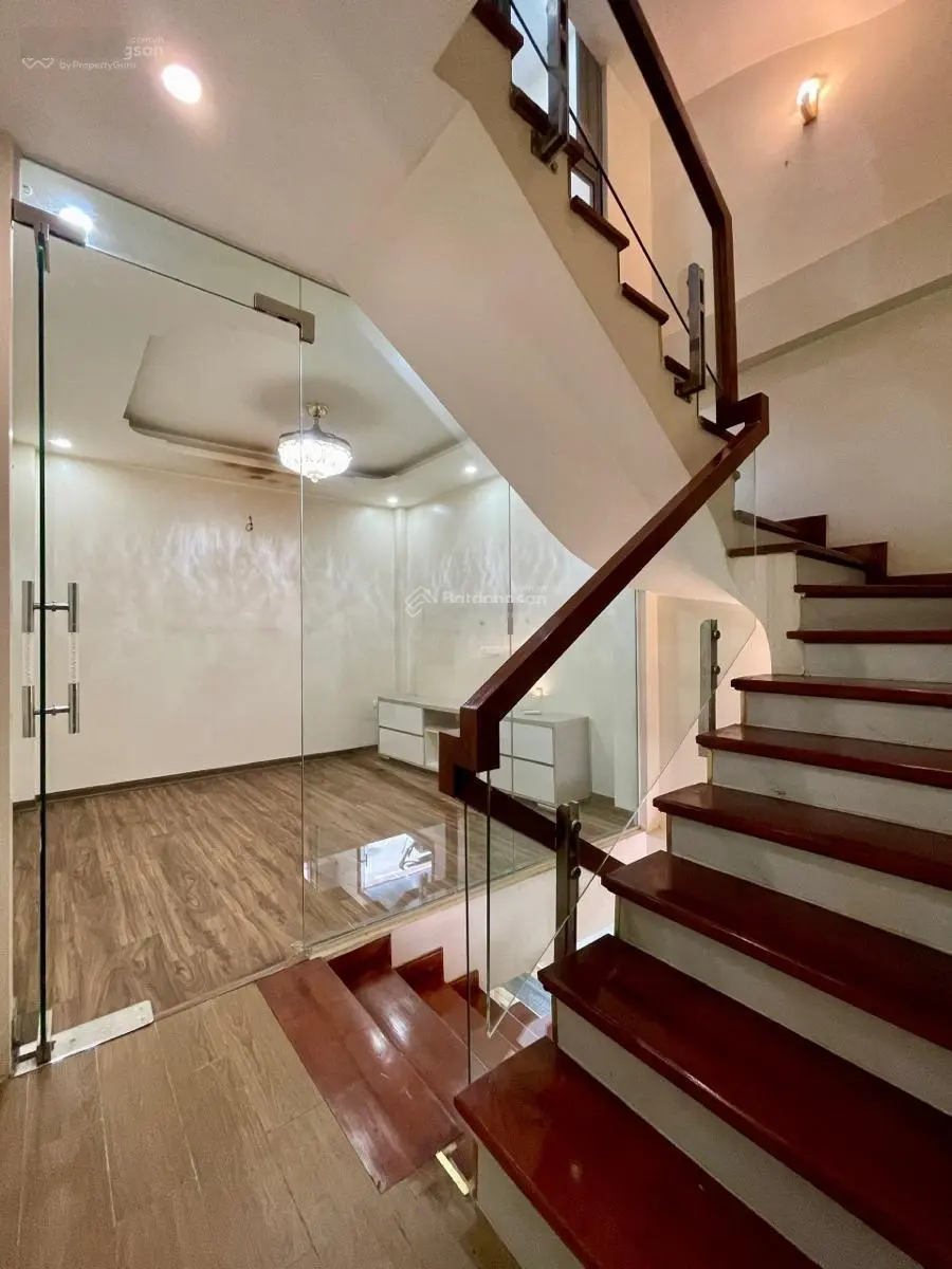 Bán nhà Ô tô đỗ cửa 40m2*5T giá 7.85 tỷ Dịch Vọng, Cầu Giấy