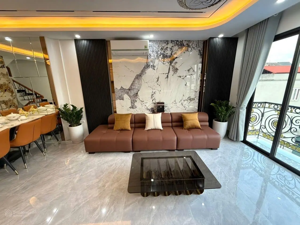 Tôi cần bán căn nhà số 28 ngõ 438 Ngọc Thụy 6 tầng mới, lô góc gara ôtô, thang máy, full đồ, 13.9tỷ