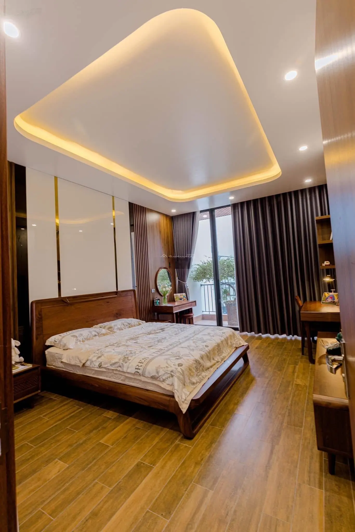 **Bán nhà mặt tiền Lạc Long Quân, phường 10, Tân Bình; 4*19 - 15,7 tỷ
