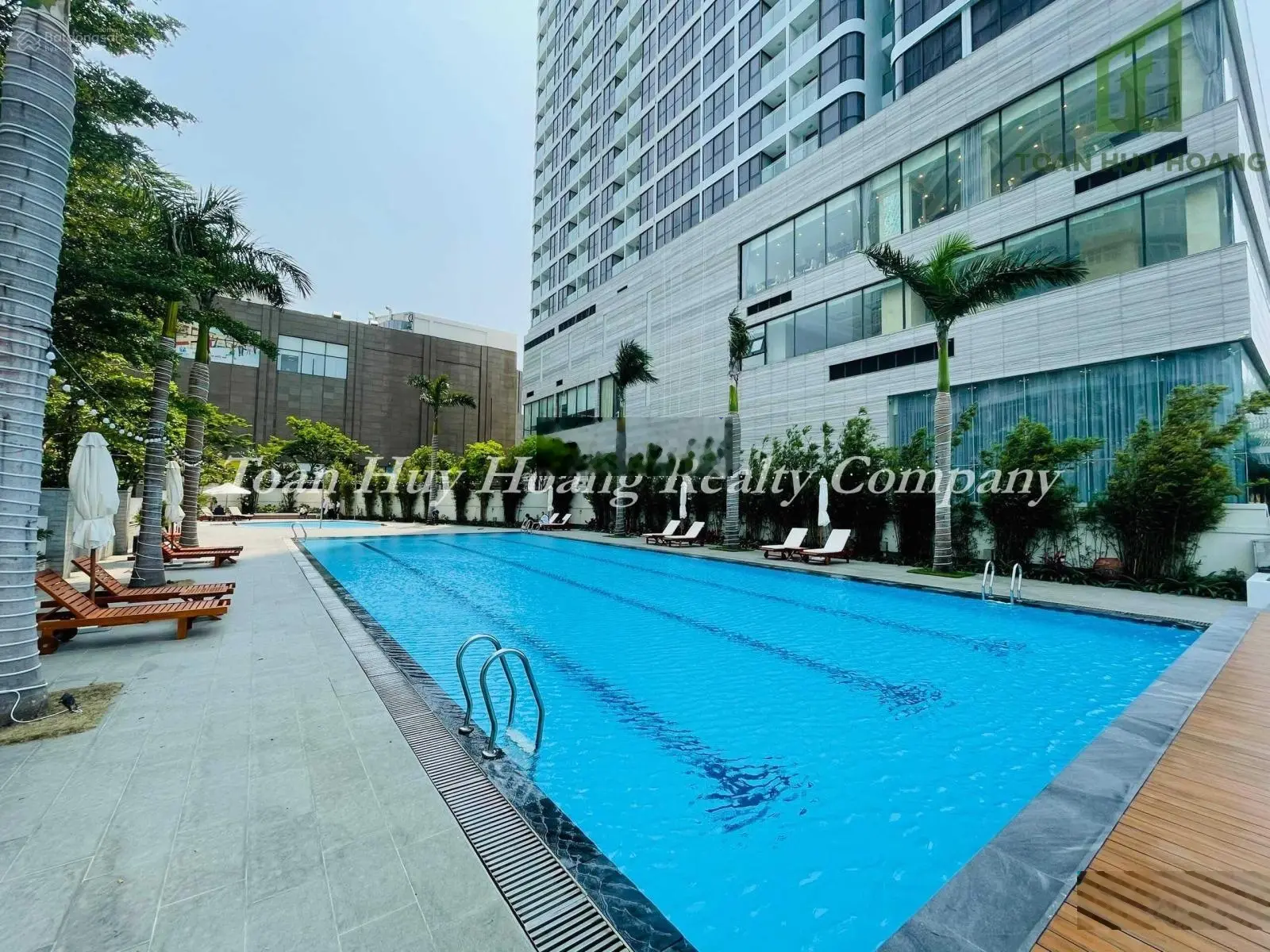 Bán chung cư Azura Đà Nẵng 1 PN tầng cao nội thất đẹp giá tốt - Toàn Huy Hoàng