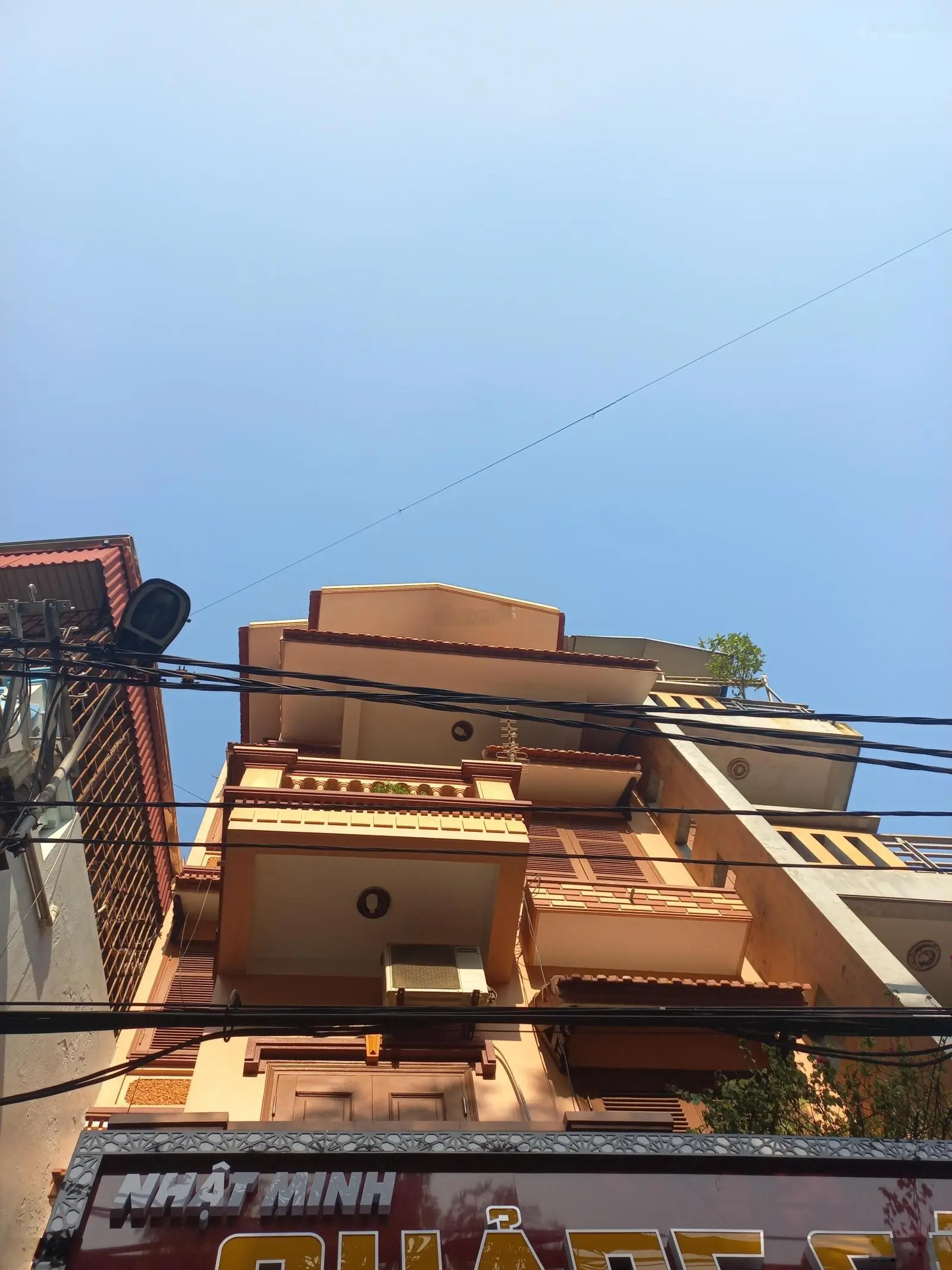 Mặt phố Ngọc Hồi, đường 16m, ô tô tránh, vỉa hè rộng: 60m* 4 tầng* 4,6m mặt tiền. Dân xây . 8,5 tỷ