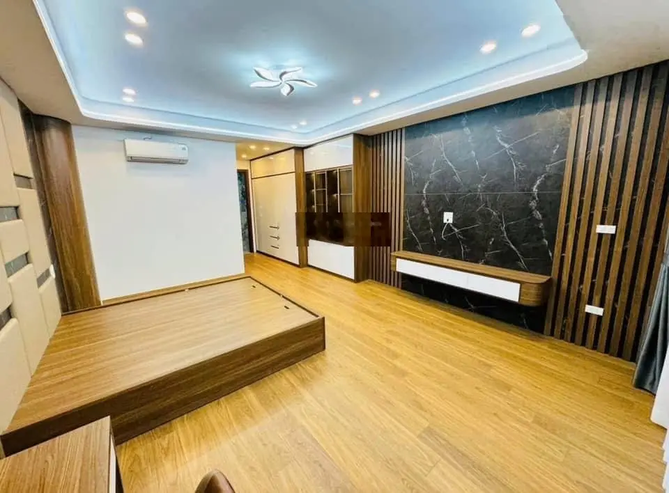 Bán Nhà 50m 5 Tầng Thang Máy gần Bà Triệu, Hà Đông, Ô Tô, Giá Hấp Dẫn chỉ hơn 8 tỷ.